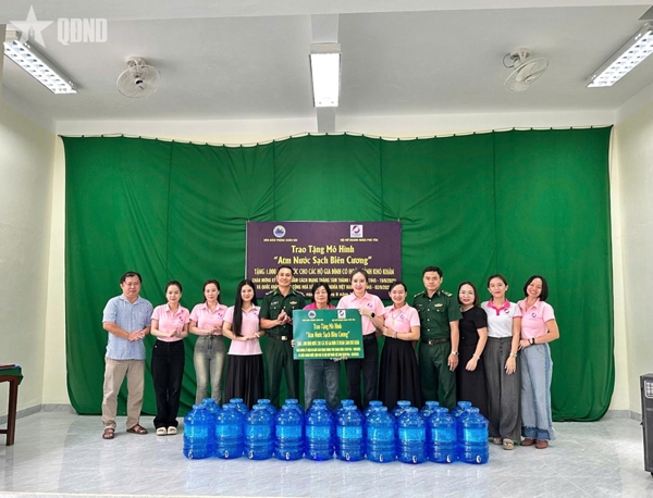 Đắk Lắk: Trao tặng mô hình “ATM nước sạch biên cương” cho người dân Xuân Đài